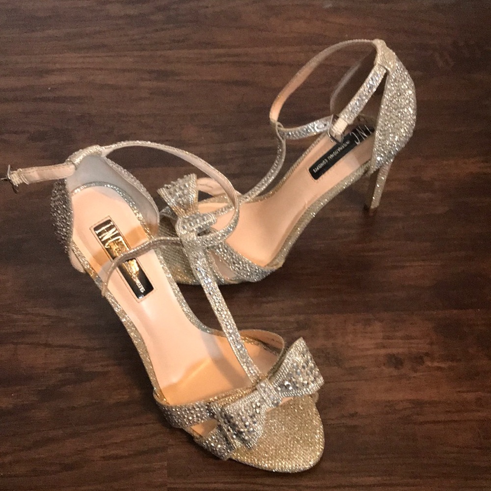 Sparkle bow pumps!